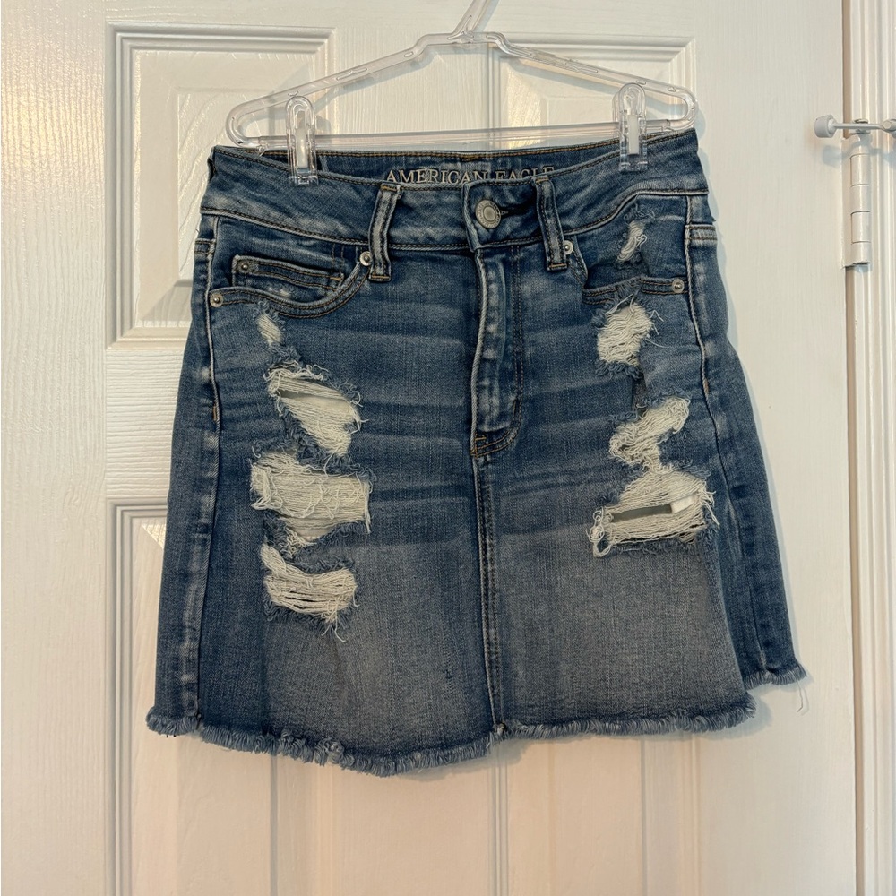 American Eagle Outfitters distressed blue Jean shorts (2)